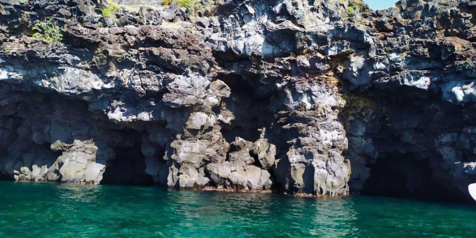 Aci Trezza: Private Boat Tour with Lunch on Board, Swimming in Caves